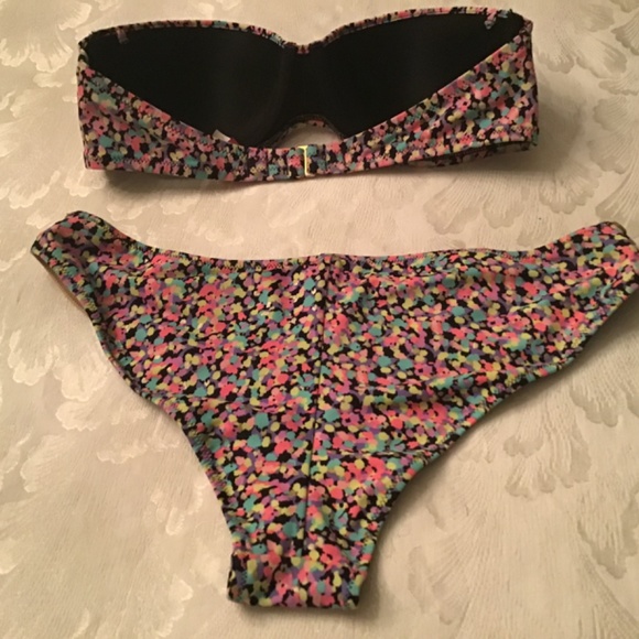 Victoria’s Secret bikini - Picture 2 of 2